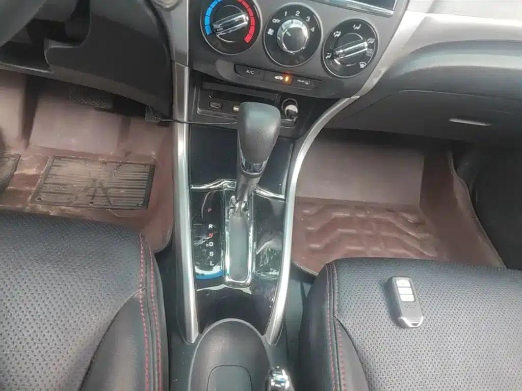 Honda Crider 2016 1.8L CVT Deluxe Edition — миниатюра 14
