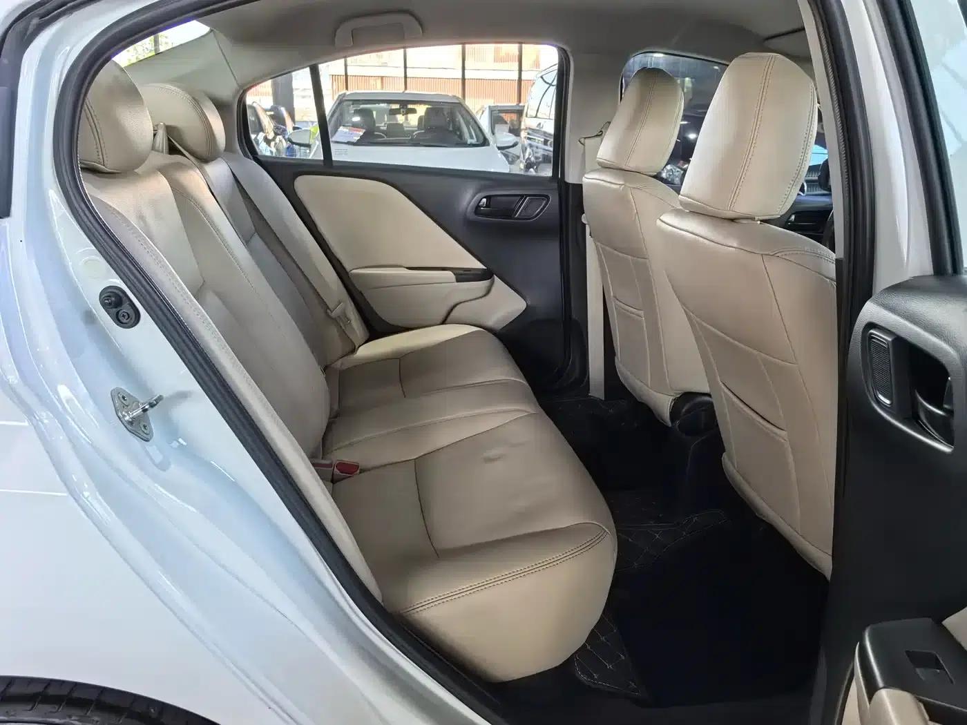 Honda City 2015 1.5L Manual Entry-level Edition — миниатюра 11