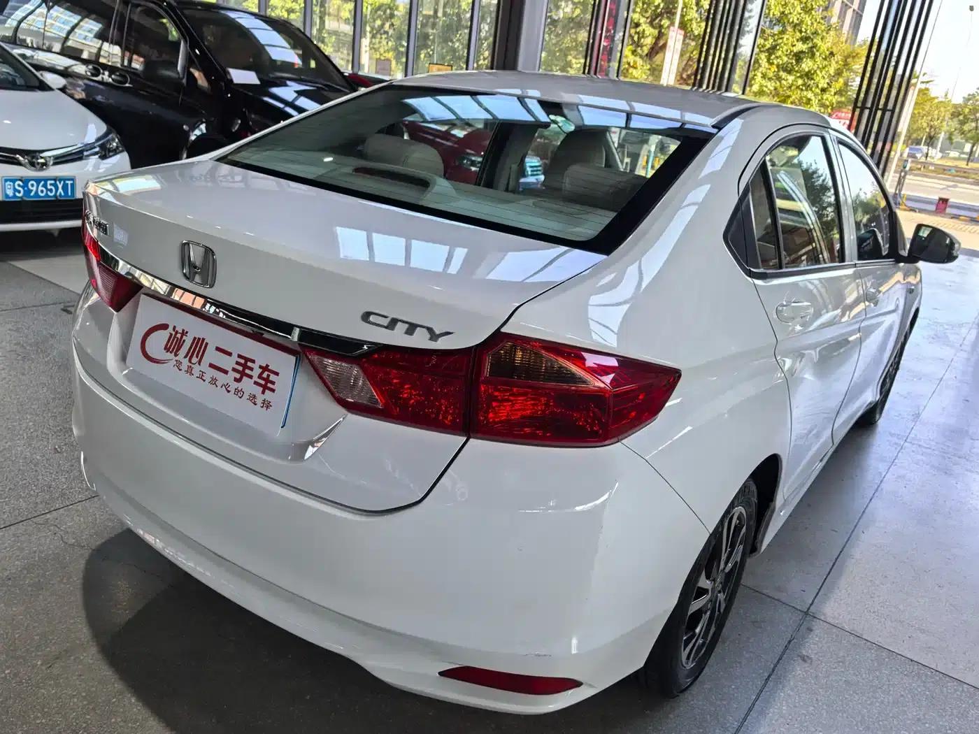 Honda City 2015 1.5L Manual Entry-level Edition — миниатюра 4