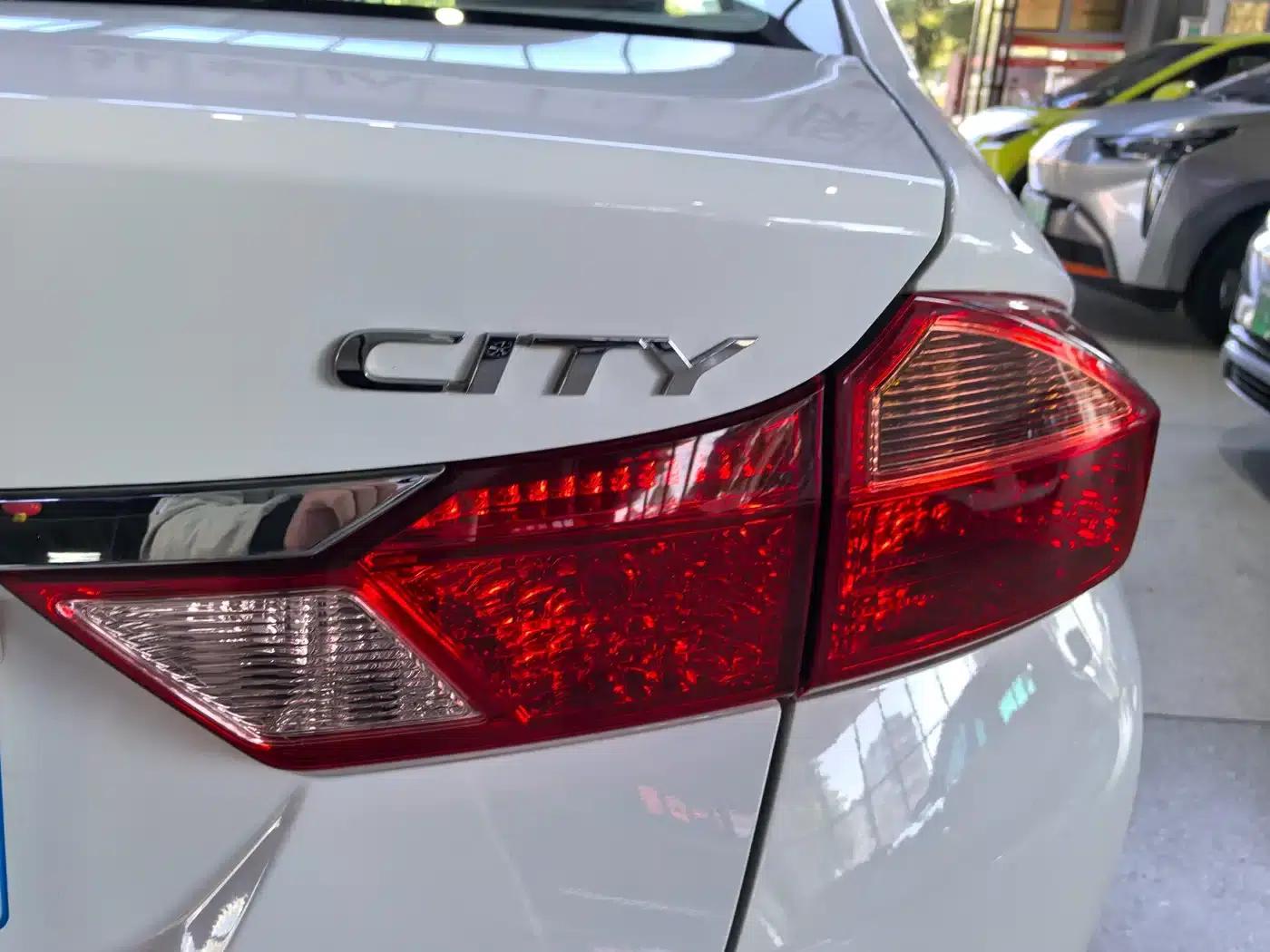 Honda City 2015 1.5L Manual Entry-level Edition — миниатюра 6
