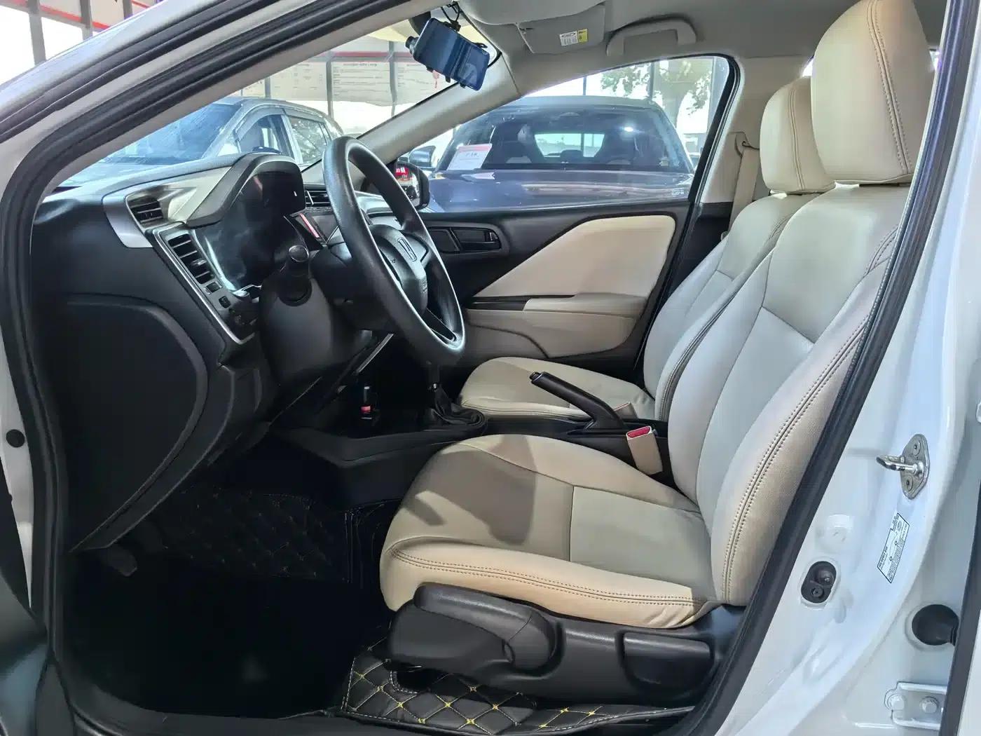 Honda City 2015 1.5L Manual Entry-level Edition — миниатюра 8