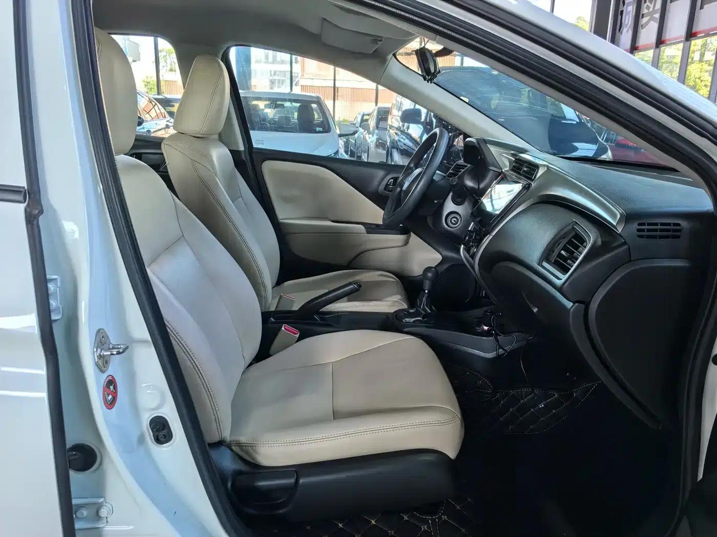 Honda City 2015 1.5L Manual Entry-level Edition — миниатюра 9