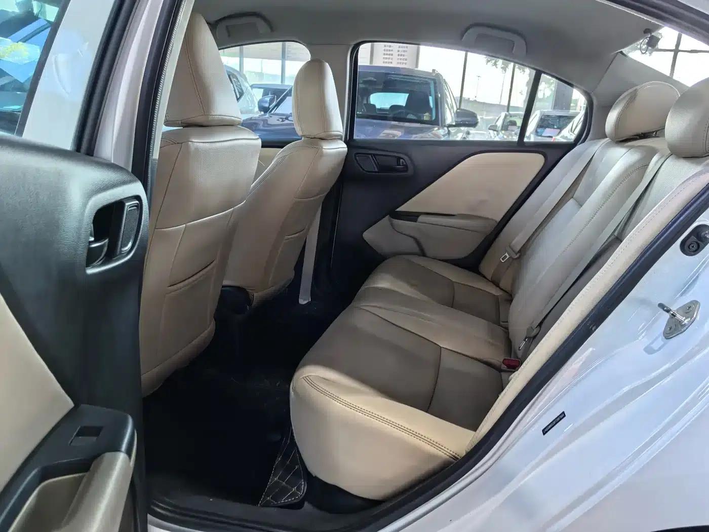 Honda City 2015 1.5L Manual Entry-level Edition — миниатюра 10