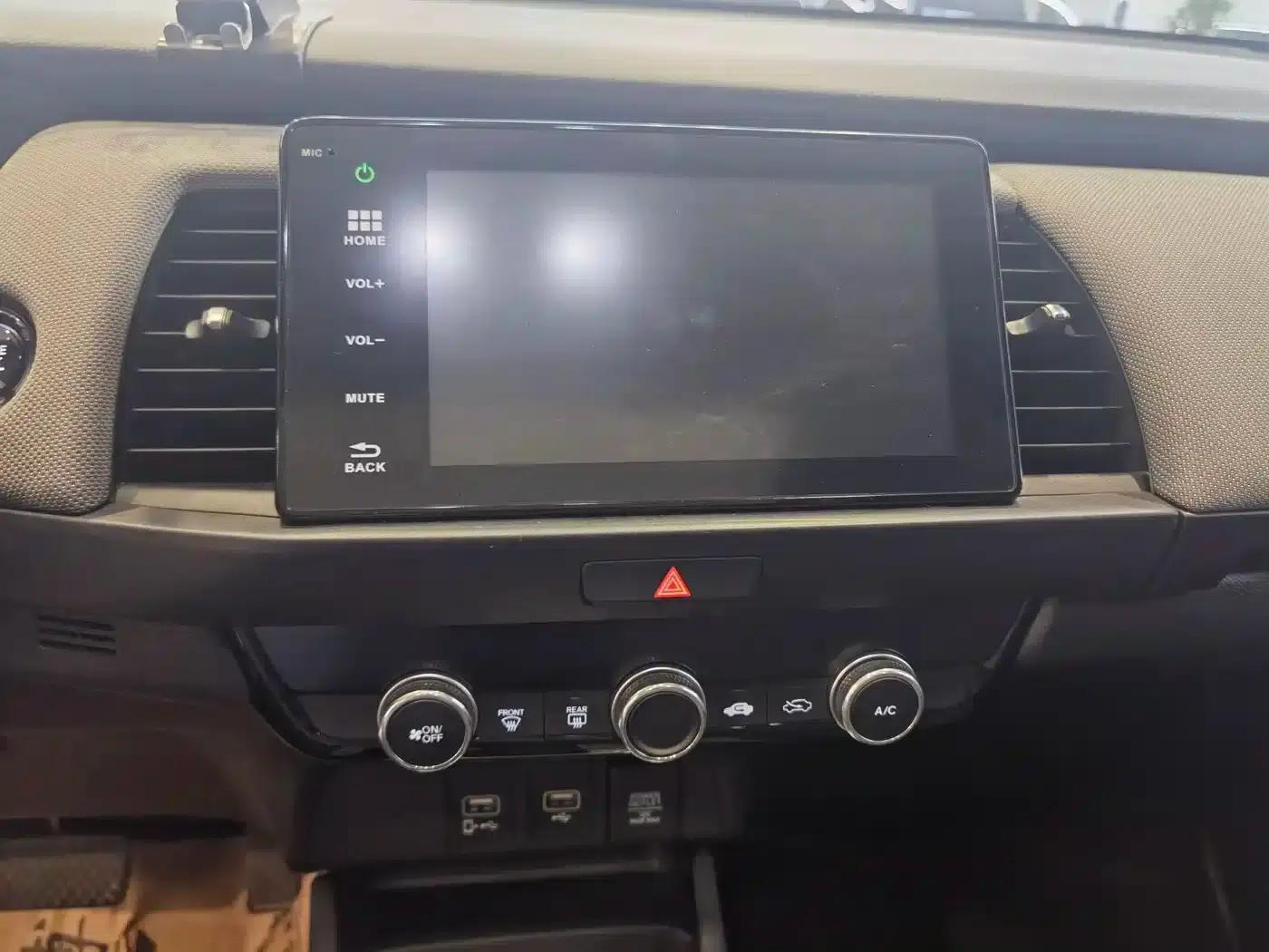 LIFE 2021 1.5L CVT CRO-S Fun Edition — миниатюра 8