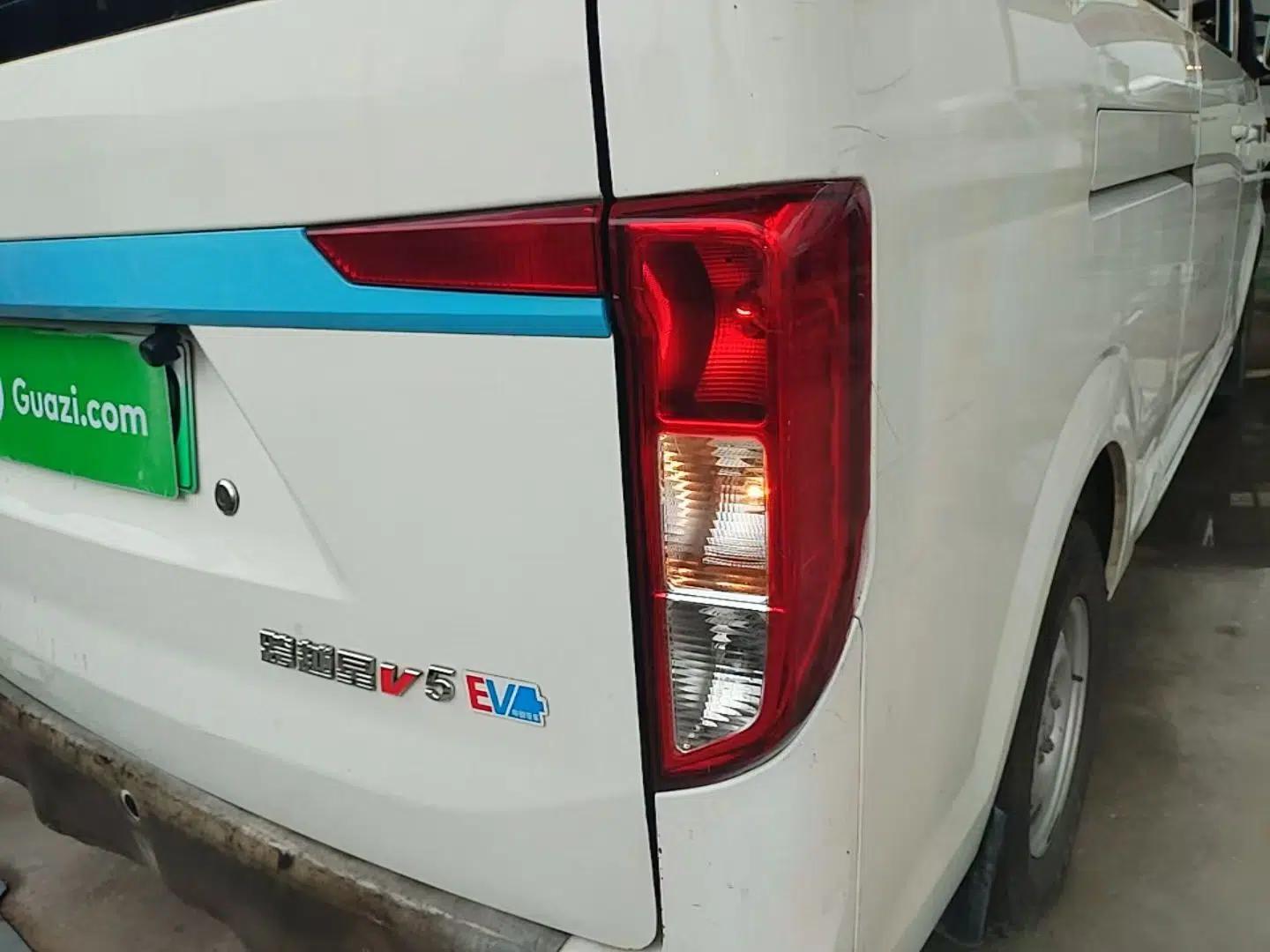 CHANGAN KUAYUE Xing V5 EV 2024 Smart Edition 6-Seater Side-Hinged Doors — миниатюра 7