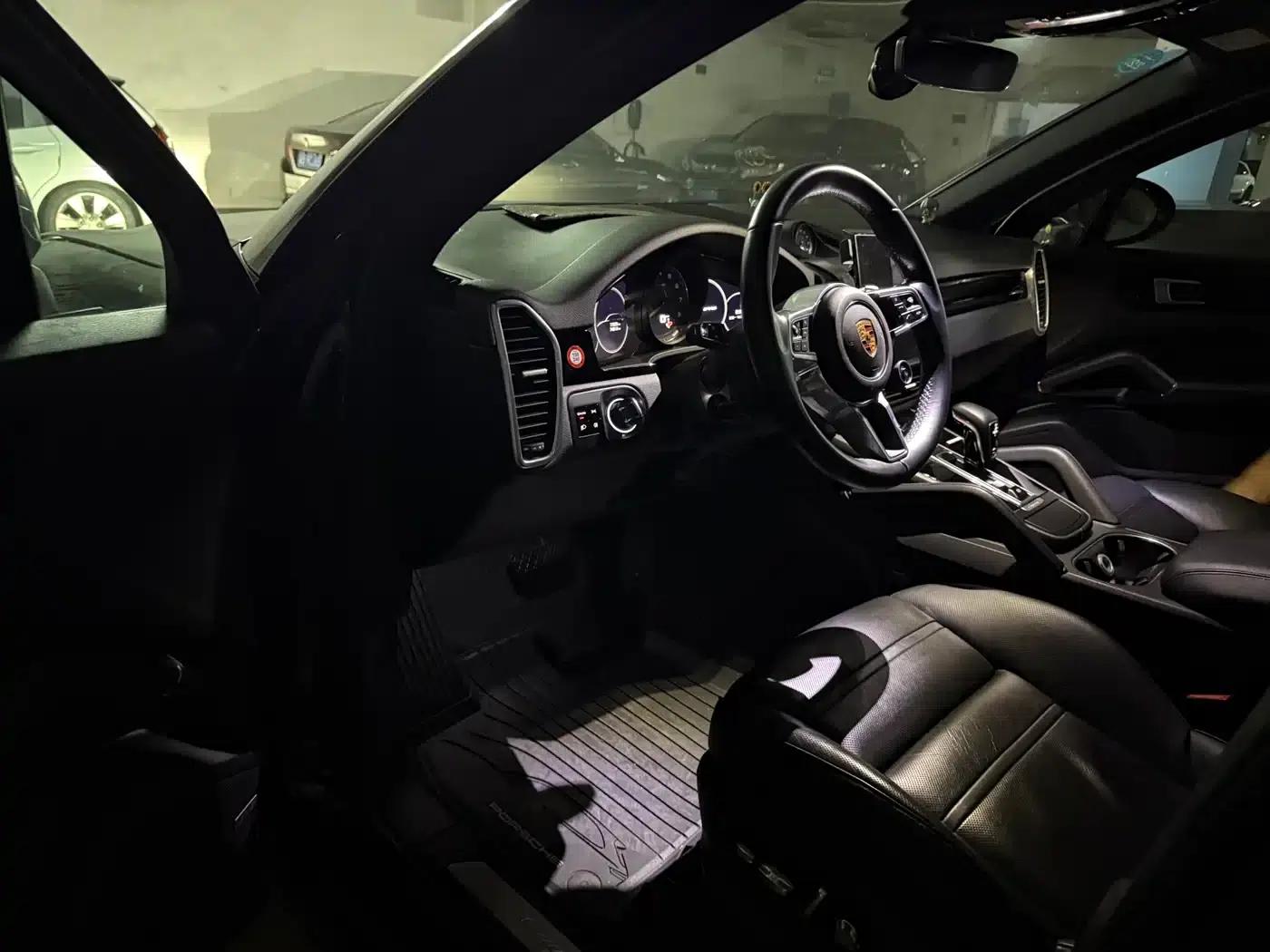 2019 Cayenne E-Hybrid 2.0T — миниатюра 2
