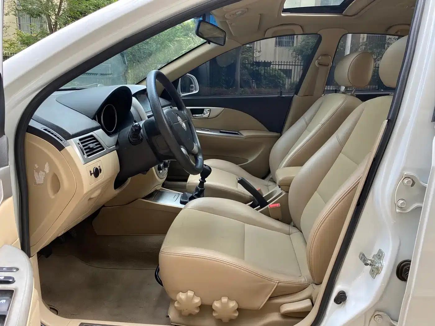 Buick Excelle 2013 1.5L Manual Classic — миниатюра 9