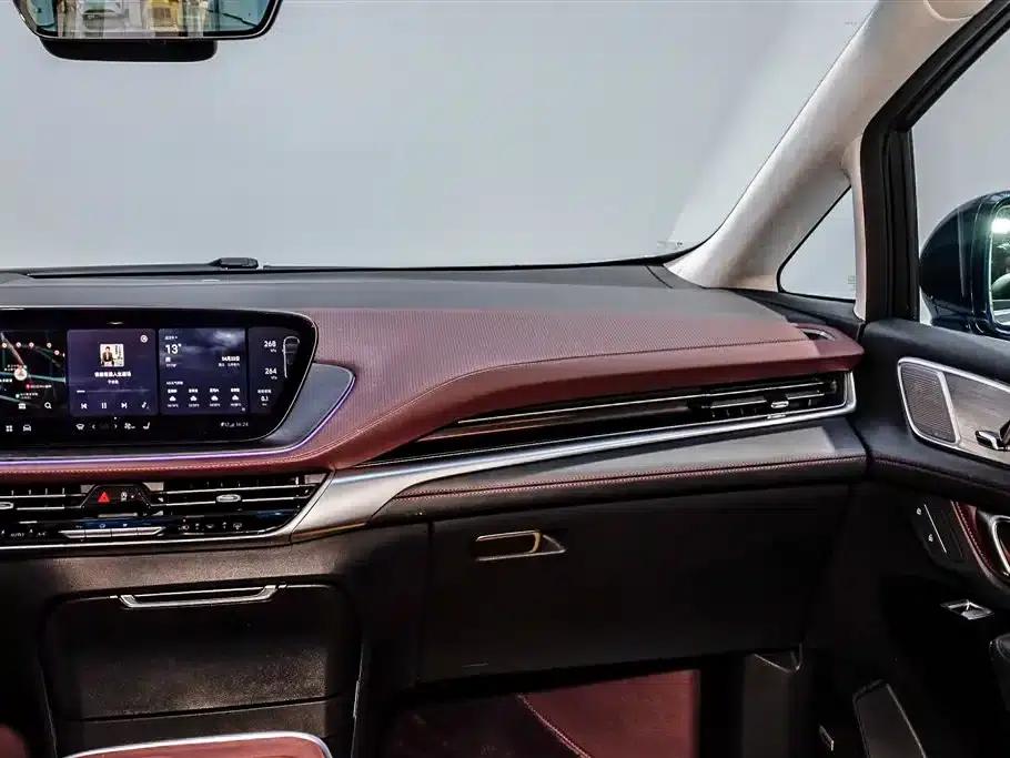 Century 2025 2.0T Six-Seat Luxury Edition — миниатюра 3