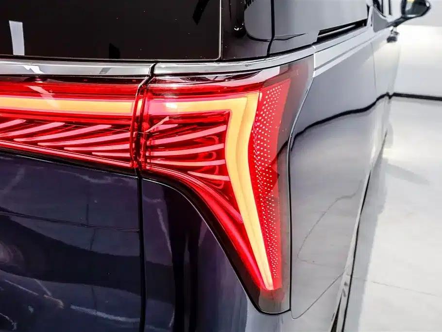 Century 2025 2.0T Six-Seat Luxury Edition — миниатюра 7