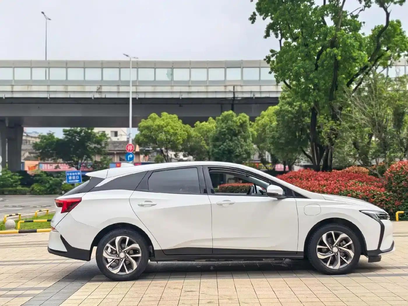 Buick Velite 6 2019 Connected Smart Edition — миниатюра 4