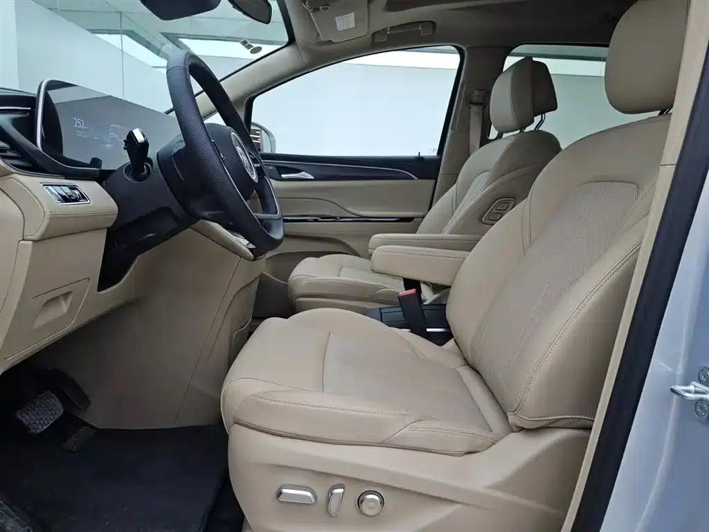 Buick GL8 PHEV 2025 Land Cruiser Premium Edition — миниатюра 4