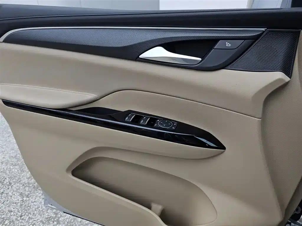 Buick GL8 PHEV 2025 Land Cruiser Premium Edition — миниатюра 5