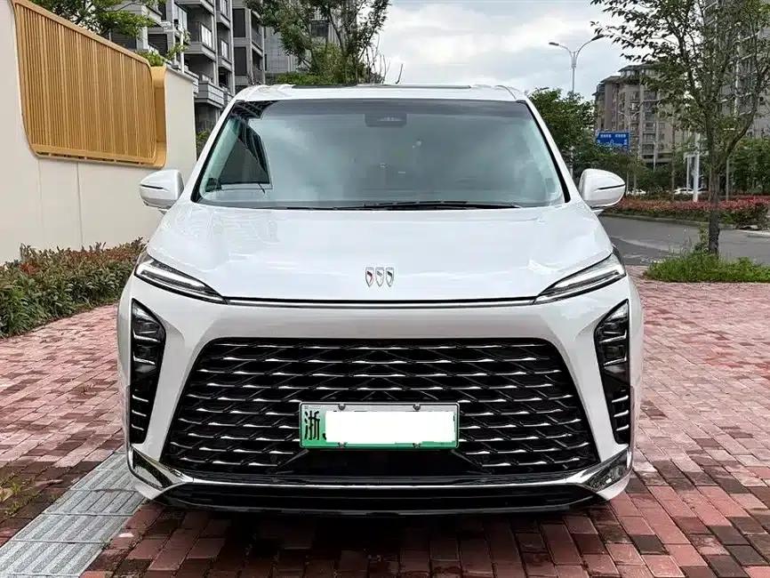 Buick GL8 PHEV 2024 Land Cruiser Premium Edition 7-Seater — миниатюра 4