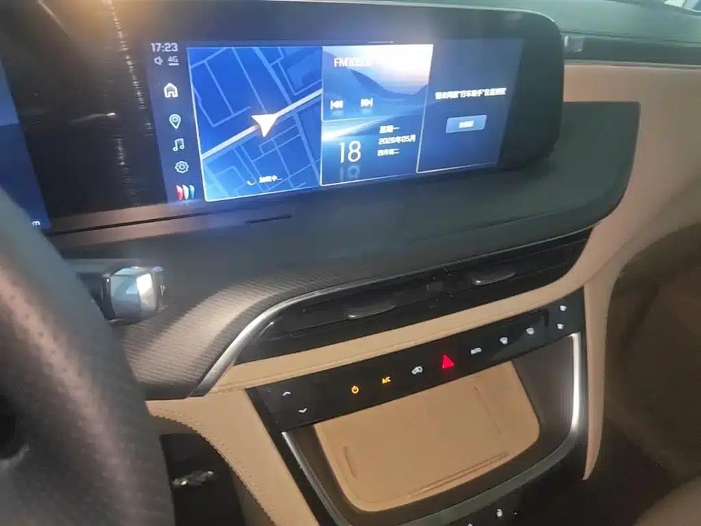 Buick GL8 PHEV 2025 Land Cruiser Premium Edition — миниатюра 13