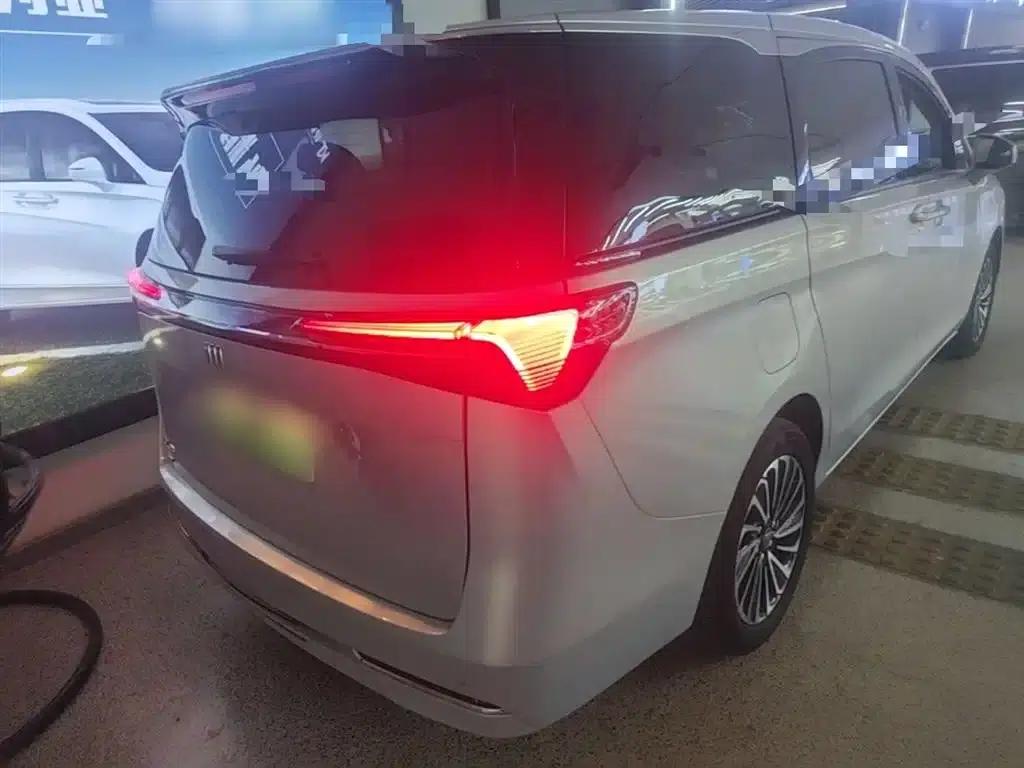 Buick GL8 PHEV 2025 Land Cruiser Premium Edition — миниатюра 7