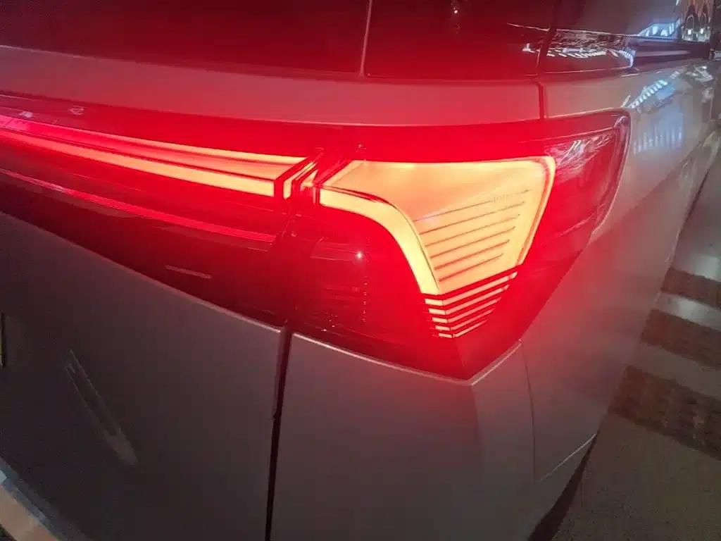 Buick GL8 PHEV 2025 Land Cruiser Premium Edition — миниатюра 8