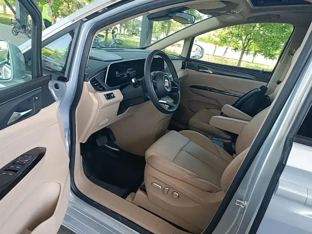 Buick GL8 PHEV 2025 Land Cruiser Premium Edition — миниатюра 16