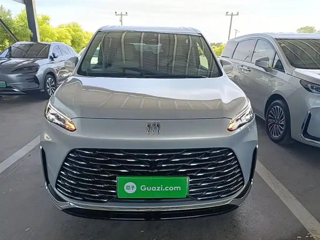 Buick GL8 PHEV 2025 Land Cruiser Premium Edition — миниатюра 3