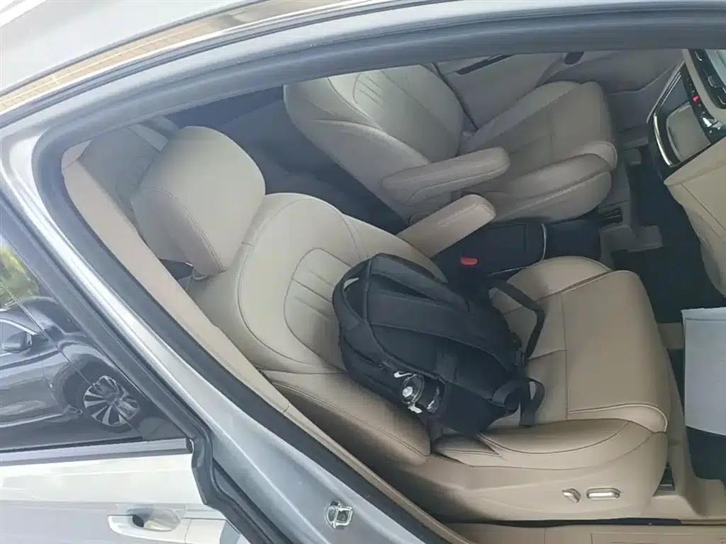 Buick GL8 PHEV 2025 Land Cruiser Premium Edition — миниатюра 25