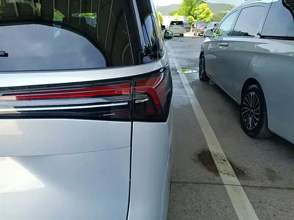 Buick GL8 PHEV 2025 Land Cruiser Premium Edition — миниатюра 8