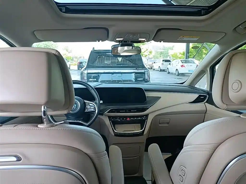 Buick GL8 PHEV 2025 Land Cruiser Premium Edition — миниатюра 10