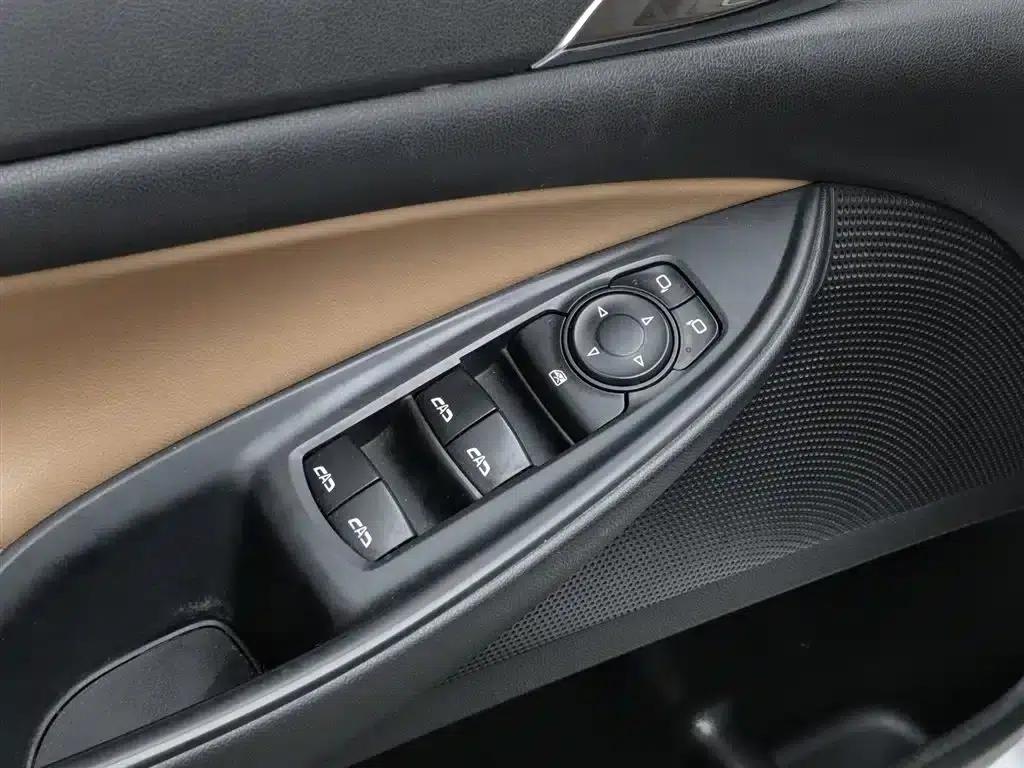 Buick GL6 2021 323T Mild Hybrid Connected Luxury Edition — миниатюра 9