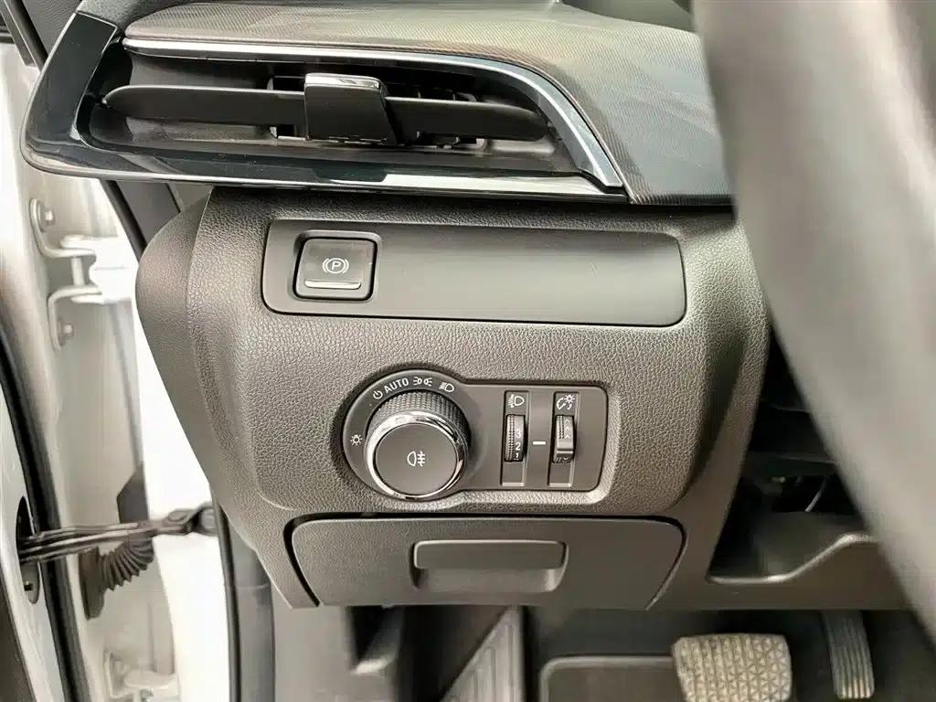 Buick GL6 2021 323T Mild Hybrid Connected Luxury Edition — миниатюра 16