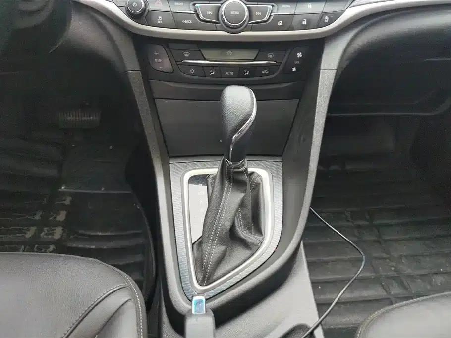 Buick Verano 2019 18T Automatic Connected Elite Model (China VI Emission Standard) — миниатюра 16