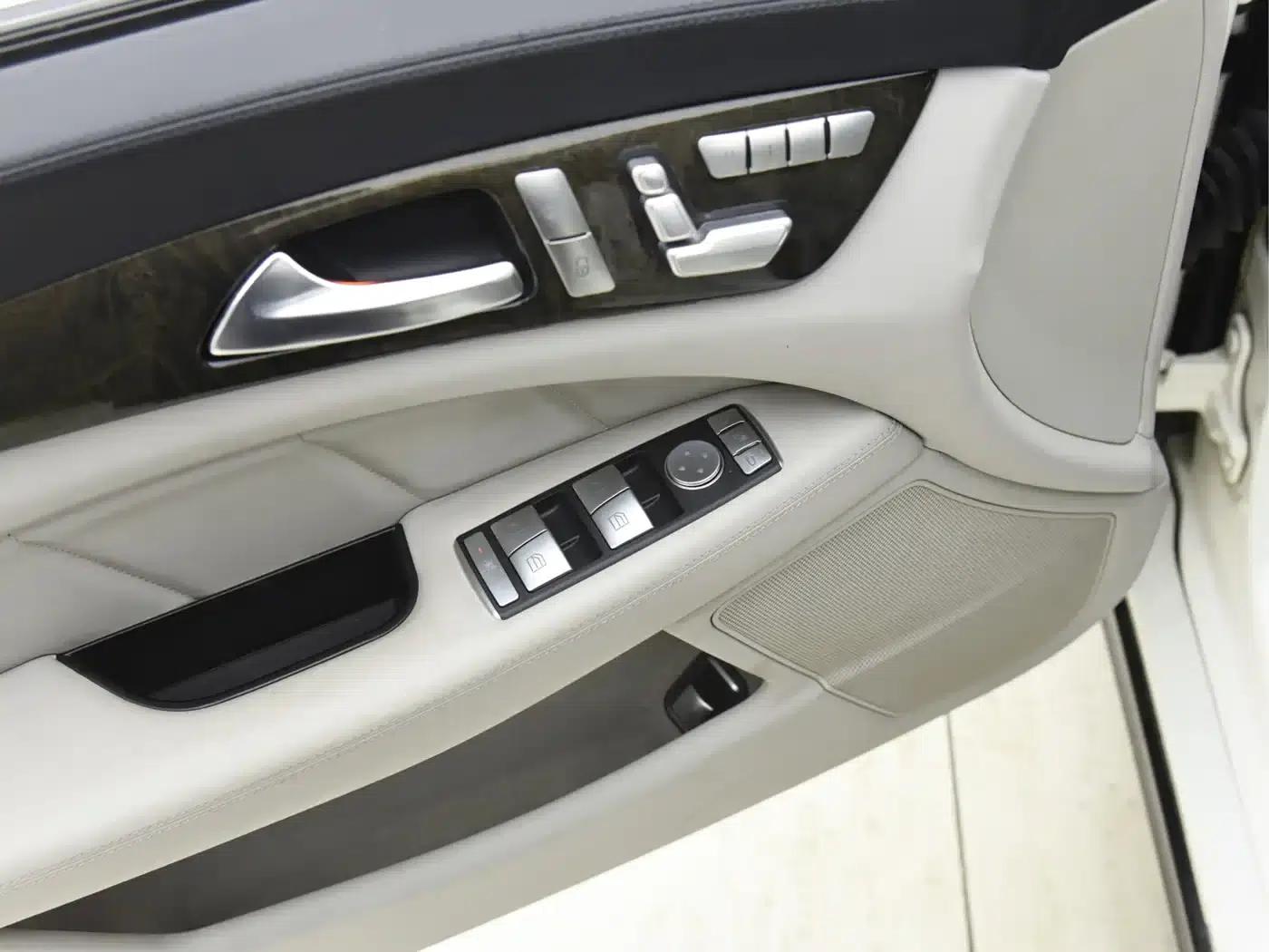 2012 Mercedes-Benz CLS AMG, AMG CLS 63 — миниатюра 12