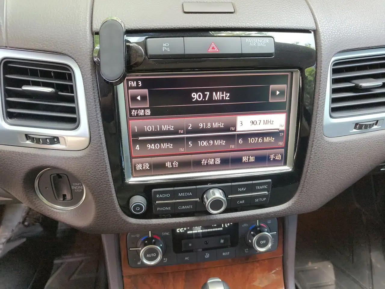 Volkswagen Touareg 2011 3.0 TSI Luxury Edition — миниатюра 14