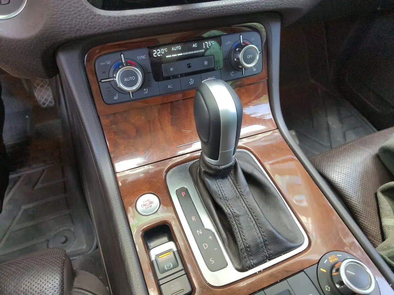 Volkswagen Touareg 2011 3.0 TSI Luxury Edition — миниатюра 15