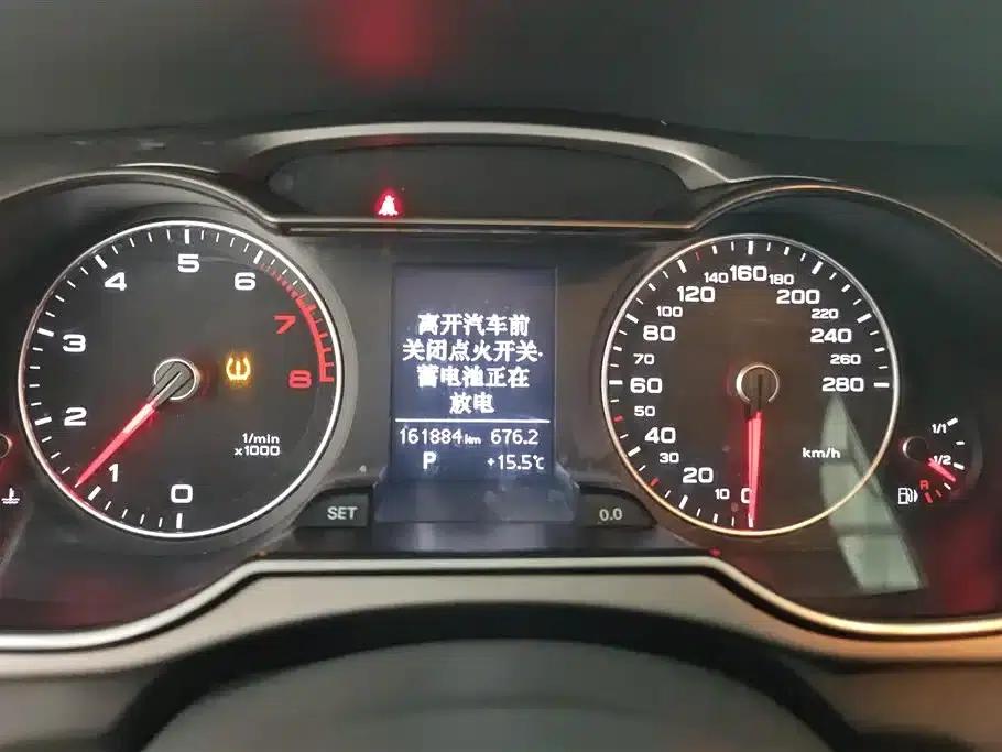 Audi A4L 2013 35 TFSI Automatic Standard Edition — миниатюра 14