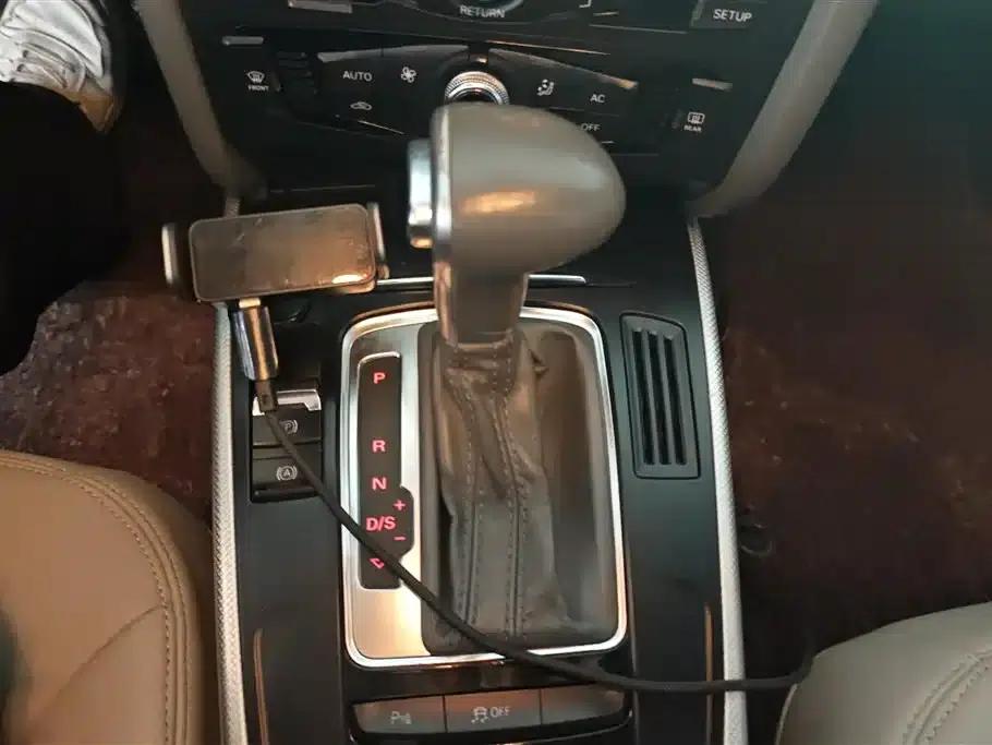 Audi A4L 2013 35 TFSI Automatic Standard Edition — миниатюра 16