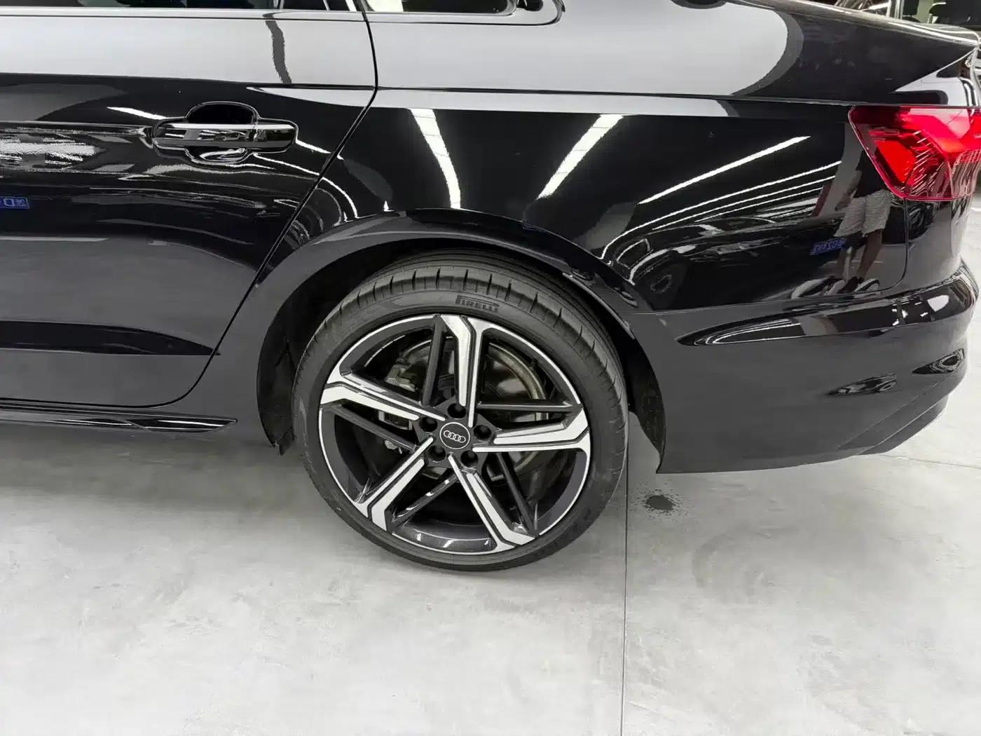 Audi A4L 2025 2 Million Unit Enjoyment Edition 40 TFSI Luxury Dynamic Model — миниатюра 13