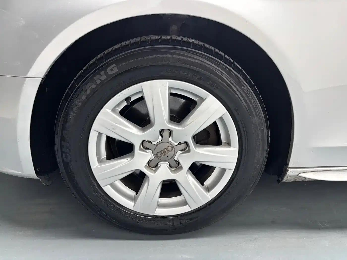 Audi A4L 2009 2.0 TFSI Comfort — миниатюра 12