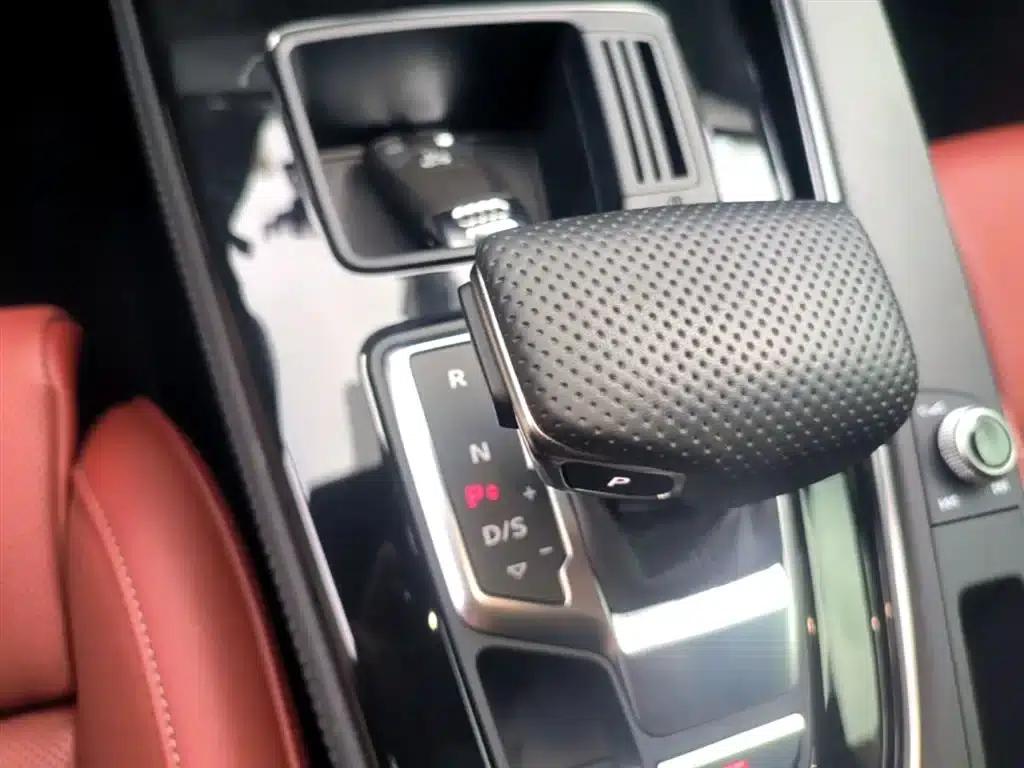 Audi A4L 2025 2 Million Unit Enjoyment Edition 40 TFSI Luxury Dynamic Model B&O Starry Night Edition — миниатюра 14