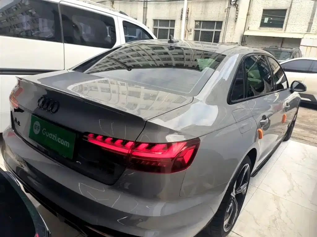 Audi A4L 2025 2 Million Unit Enjoyment Edition 40 TFSI Luxury Dynamic Model B&O Starry Night Edition — миниатюра 7