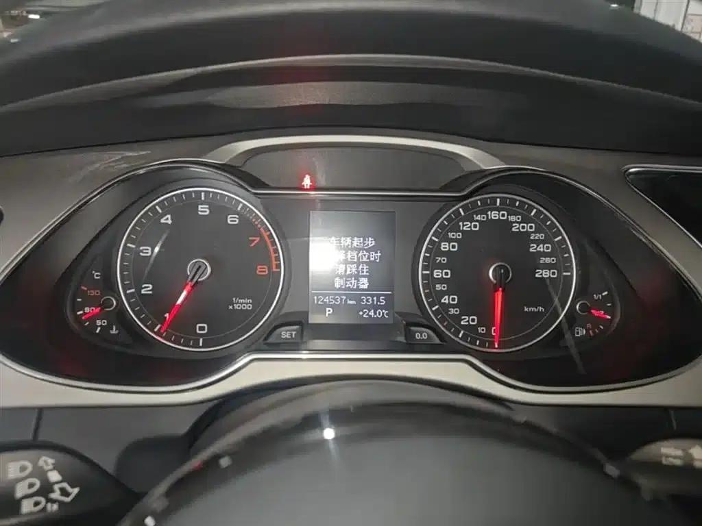 Audi A4L 2013 35 TFSI Automatic Standard Edition — миниатюра 12