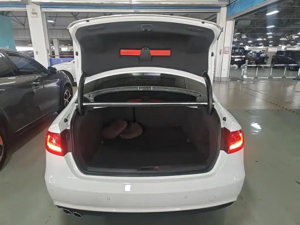 Audi A4L 2013 35 TFSI Automatic Standard Edition — миниатюра 19