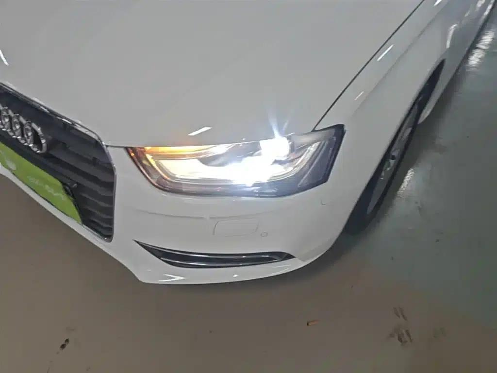 Audi A4L 2013 35 TFSI Automatic Standard Edition — миниатюра 24