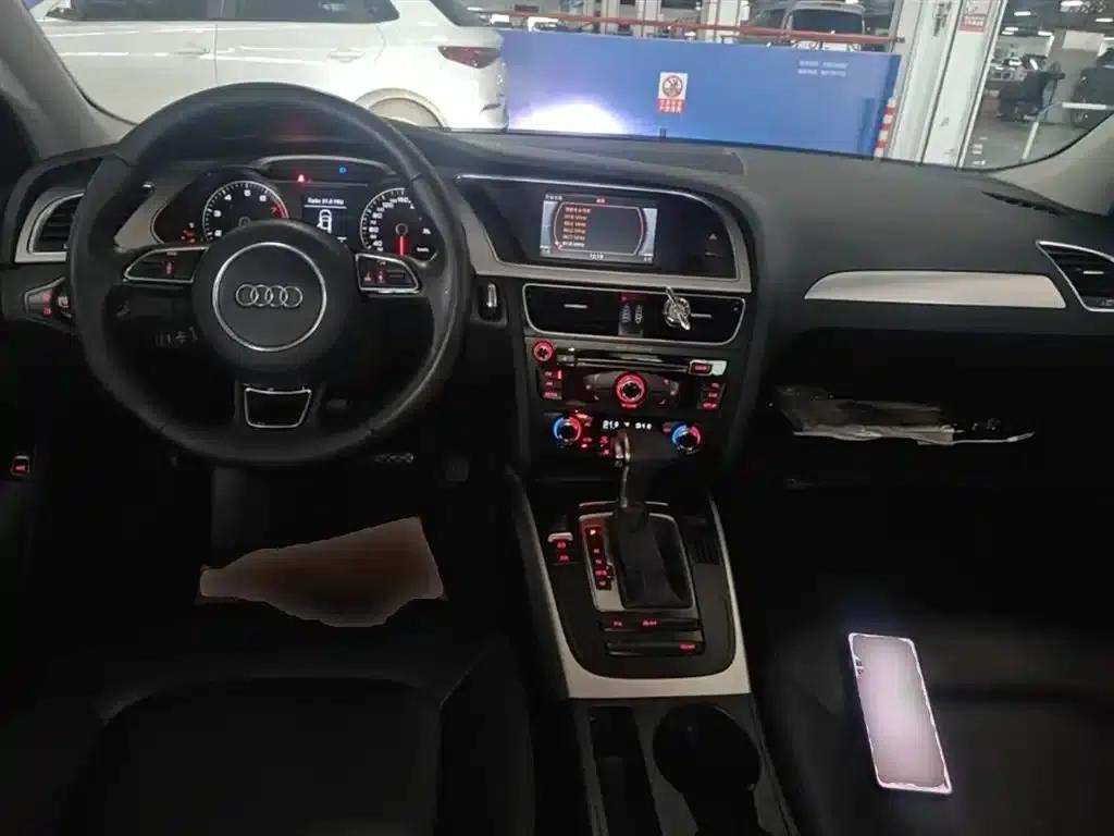Audi A4L 2013 35 TFSI Automatic Standard Edition — миниатюра 10