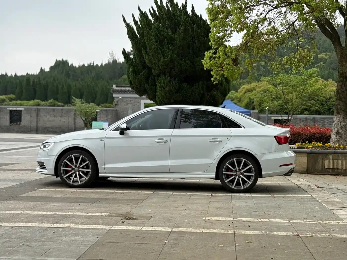 Audi A3 2016 Limousine 35 TFSI Special Edition — миниатюра 4