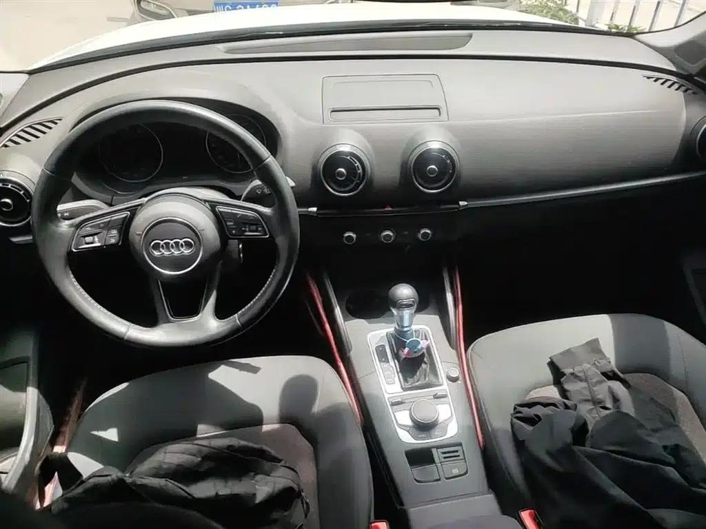 Audi A3 2018 30th Anniversary Edition Limousine 35 TFSI Progressive — миниатюра 16