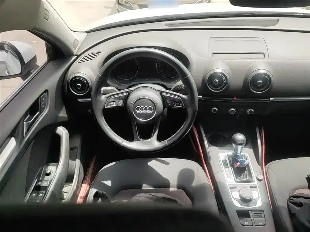 Audi A3 2018 30th Anniversary Edition Limousine 35 TFSI Progressive — миниатюра 17