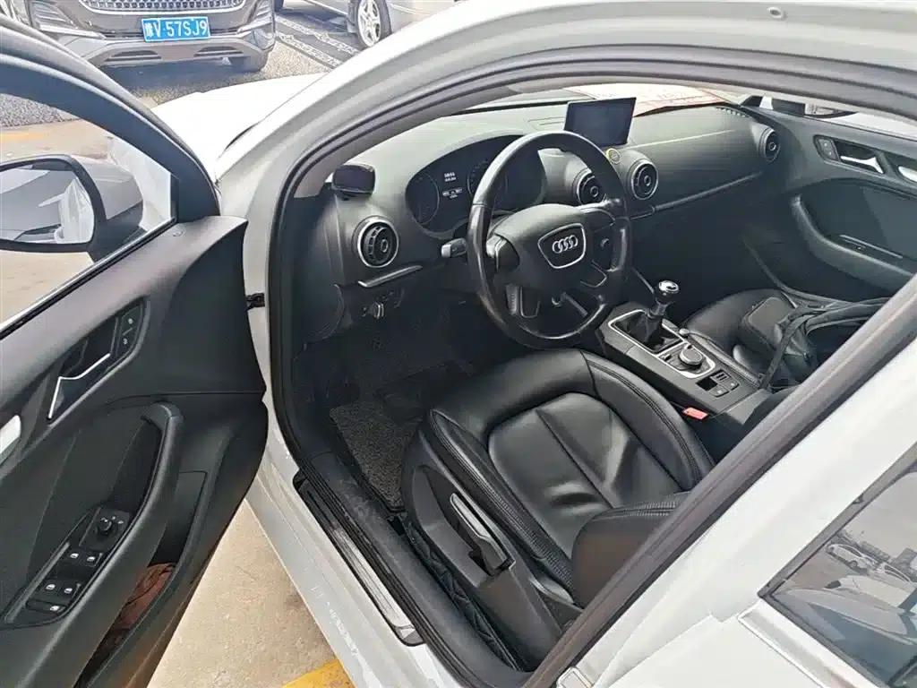 Audi A3 2015 Limousine 35 TFSI Manual Entry-Level — миниатюра 16