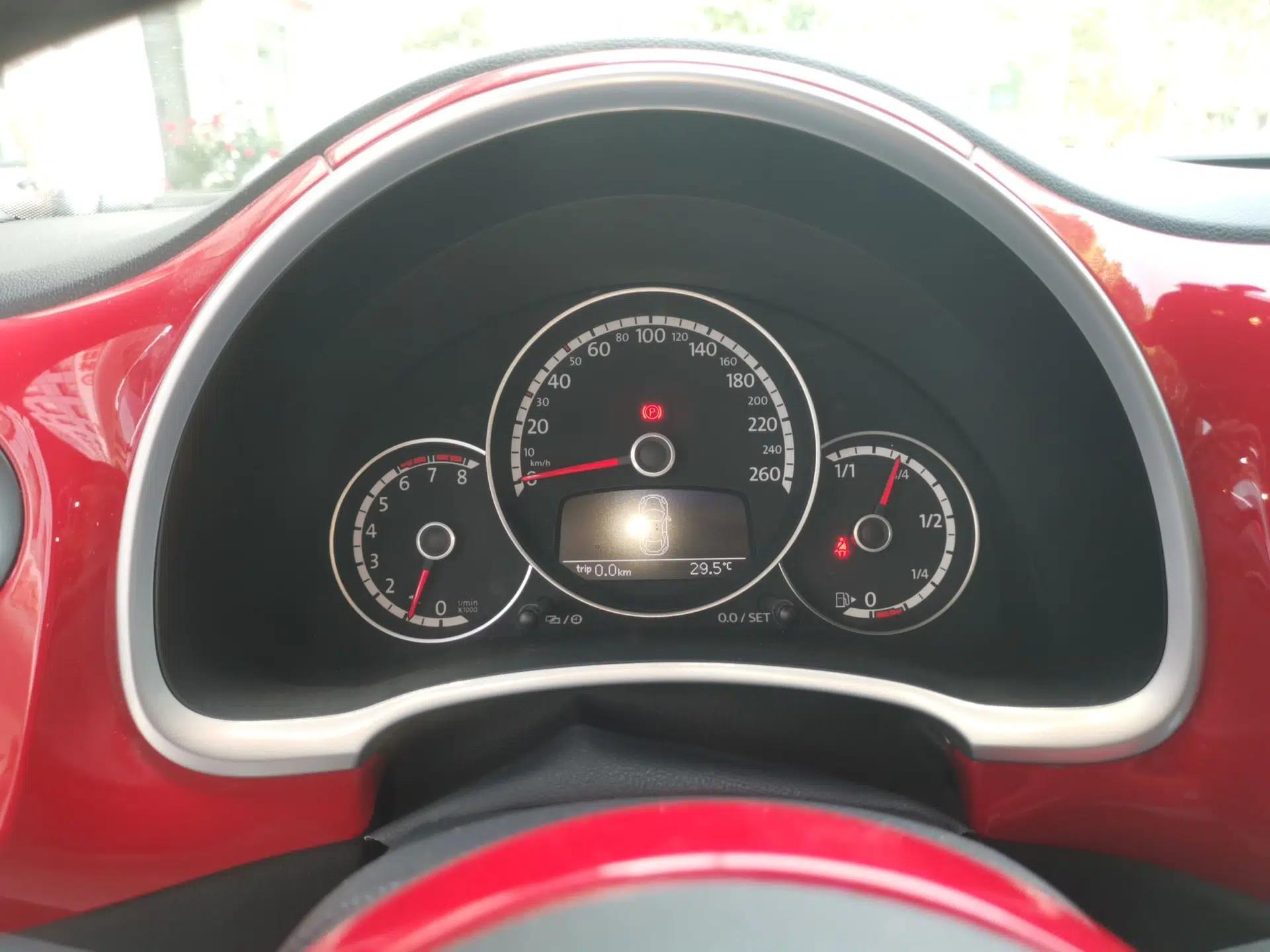Volkswagen Beetle 2014 1.2TSI Fashion Edition — миниатюра 12