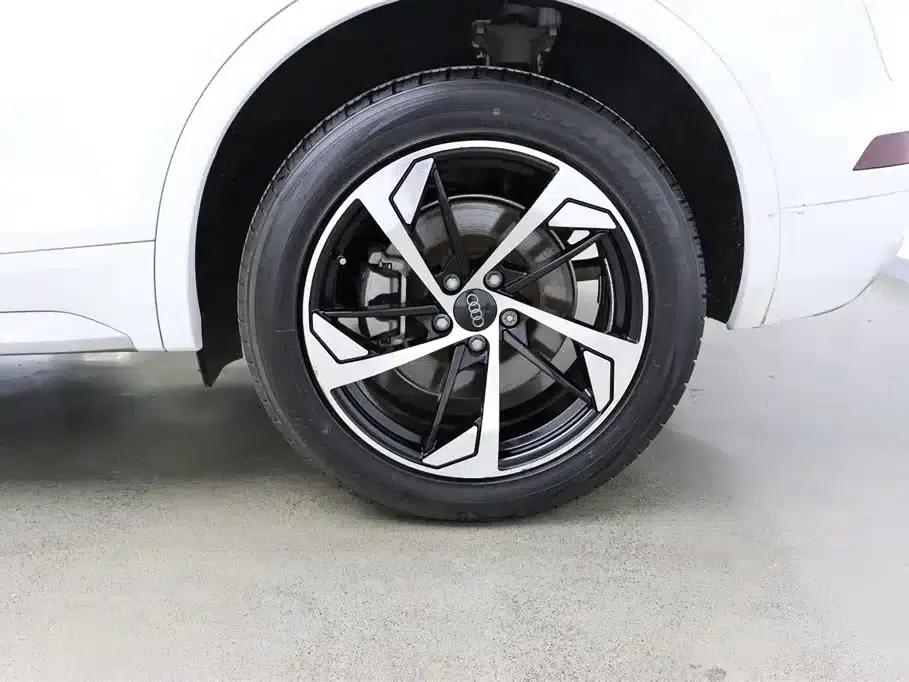 Audi Q5L 2020 40 TFSI Luxury Progressive Edition — миниатюра 33