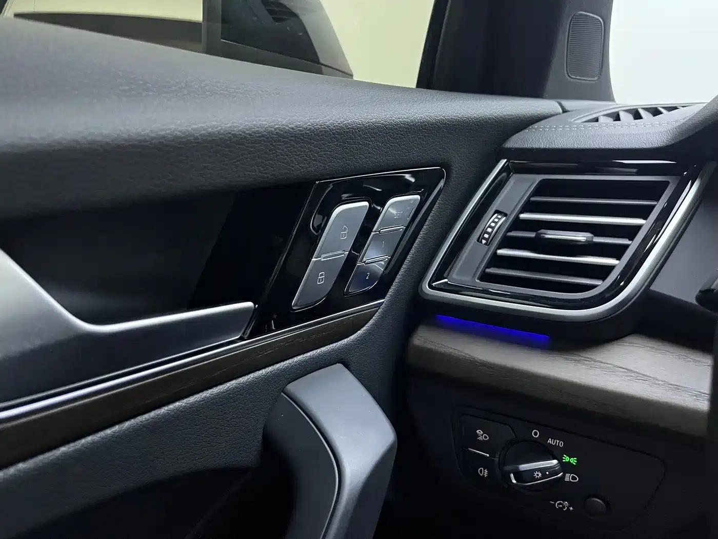 Audi Q5L 2025 45th Anniversary Edition 45 TFSI Luxury Dynamic — миниатюра 12