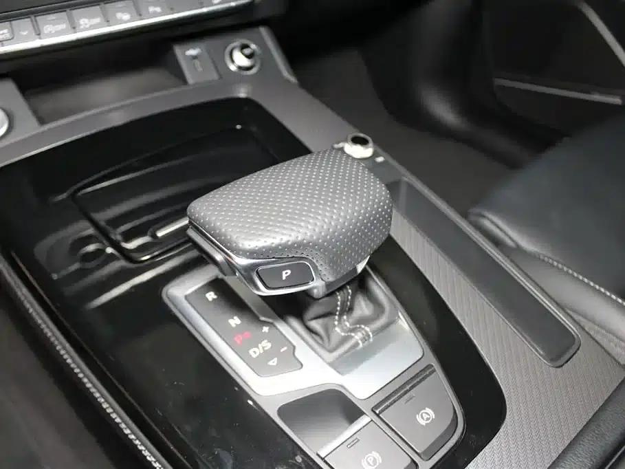 Audi Q5L 2025 45th Anniversary Edition 45 TFSI Luxury Dynamic — миниатюра 12