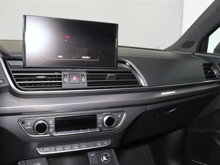 Audi Q5L 2025 45th Anniversary Edition 45 TFSI Luxury Dynamic — миниатюра 13